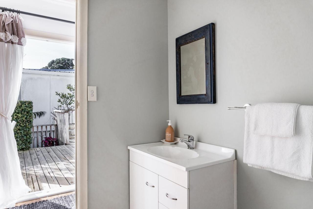 Kowhai Cottage & Studio Raglan Bagian luar foto